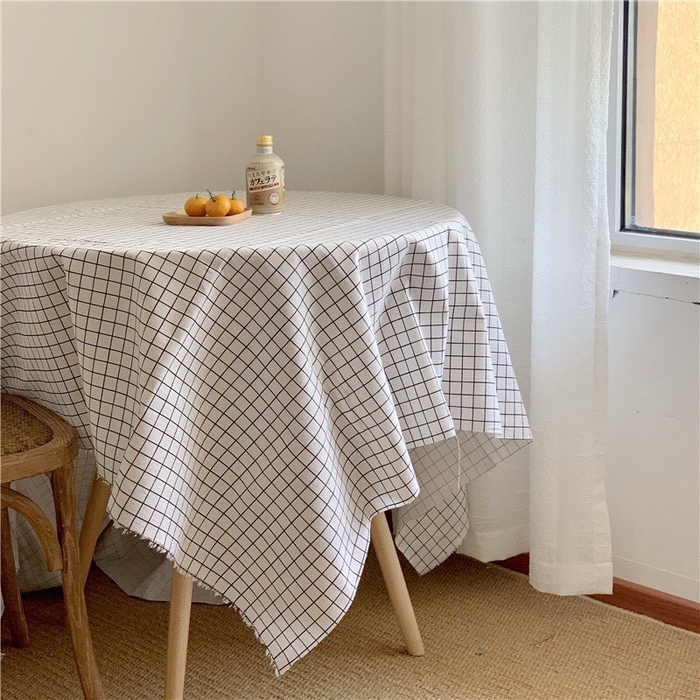 Chiếc khăn trải bàn xinh xắn này cũng đến từ bộ sưu tập đồng giá 9.000 đồng khác trên Shopee.