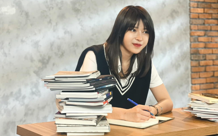 Ra MV cùng ngày với Sơn Tùng, nữ ca sĩ trẻ Woni gây sốt cộng đồng mạng Ảnh 2