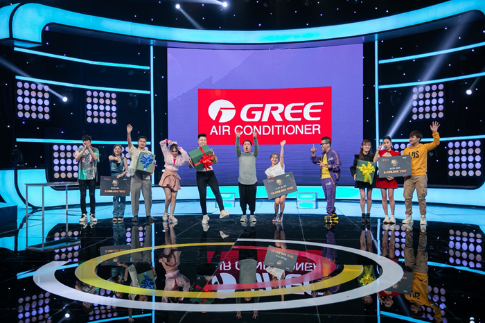 Đội nghệ sĩ Hoàng Mèo cùng cặp đôi anh em nhận giải nhất ngoạn mục