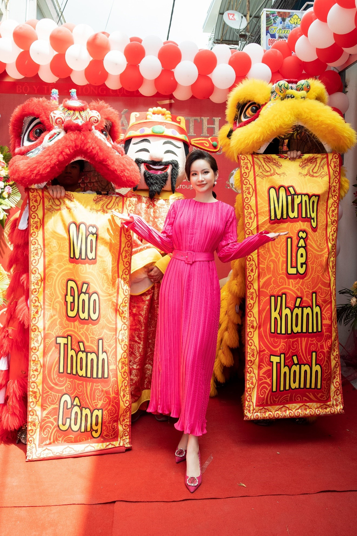 Vẻ đẹp rạng ngời của Chủ tịch Huyền Cò tại Lễ Khai trương trụ sở Tập đoàn HCI khu vực miền Trung - Đà Nẵng