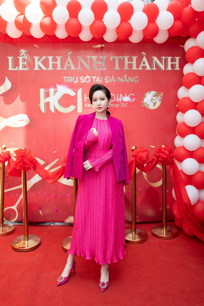 Doanh nhân Võ Thị Ngọc Huyền – Chủ tịch Tập đoàn Tài chính HCI - Á Hậu – CEO Huyền Cò thu hút mọi ánh nhìn khi xuất hiện tại Lễ Khai trương trụ sở Tập đoàn HCI