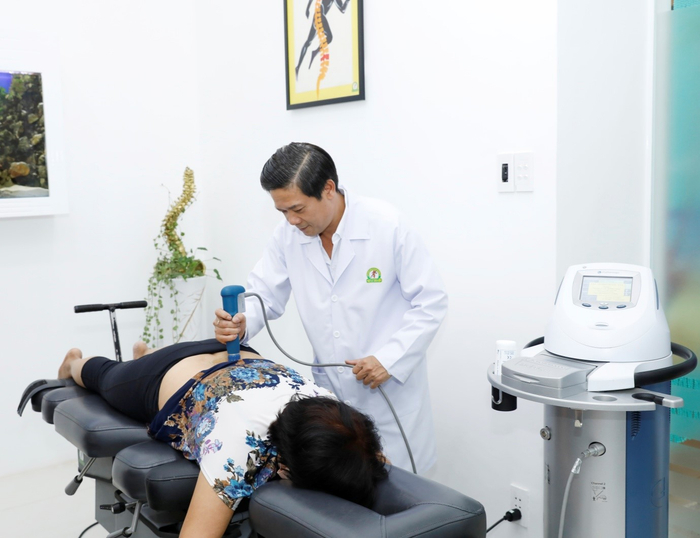 Lương y Trần Công Trang – Chuyên viên vật lý trị liệu tận tâm với nghề Ảnh 1