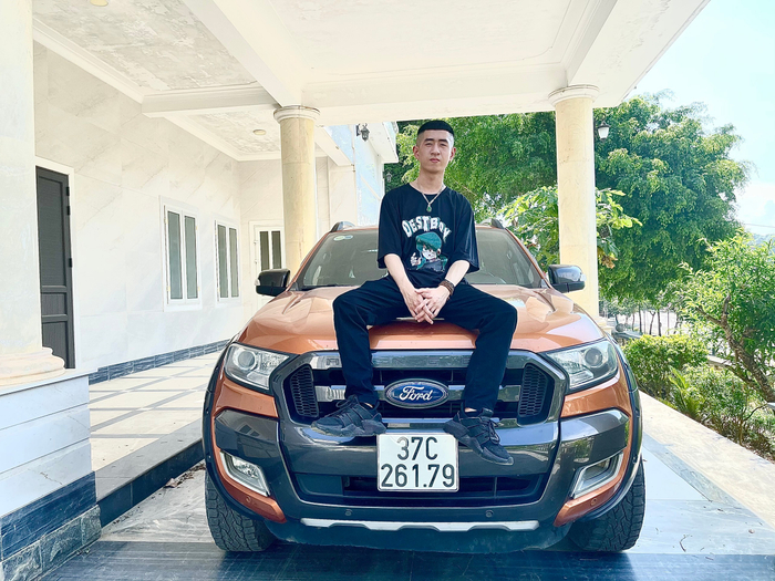 Ngoài thiết kế lập trình và máy móc, Độ cũng rất yêu thích xe ô tô