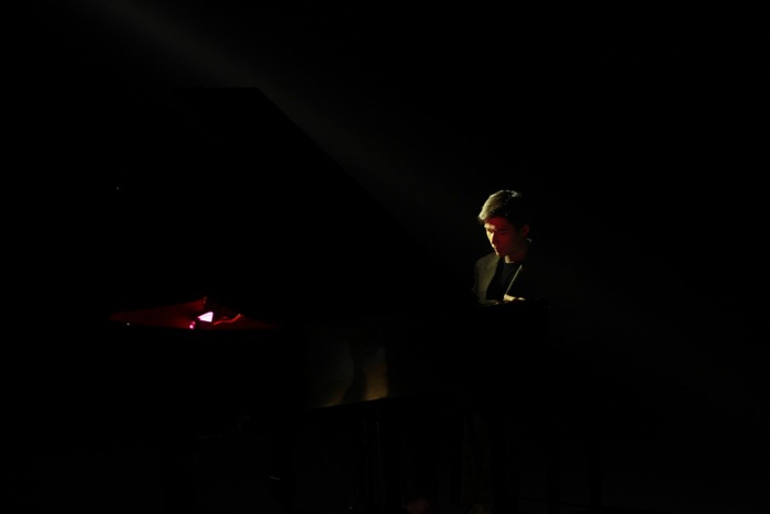 Im So Sorry – chơi vơi với tất cả những tháng năm hoài niệm. Đã hết những giấc mơ đẹp bấy lâu. Chẳng còn nữa đâu, hãy tạm biệt nhau hôm nay một lần cuối thôi – Im so Sorry Lyric.