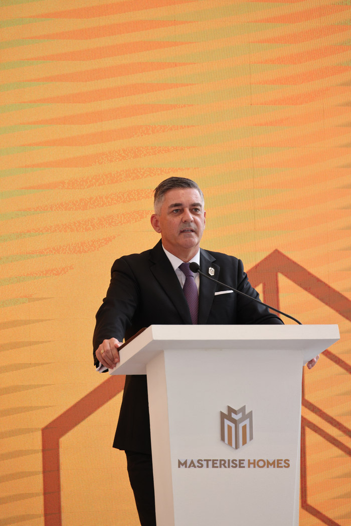 Ông Jason Turnbull - Phó Tổng Giám Đốc kiêm Giám Đốc Tài Chính Masterise Homes phát biểu tại sự kiện