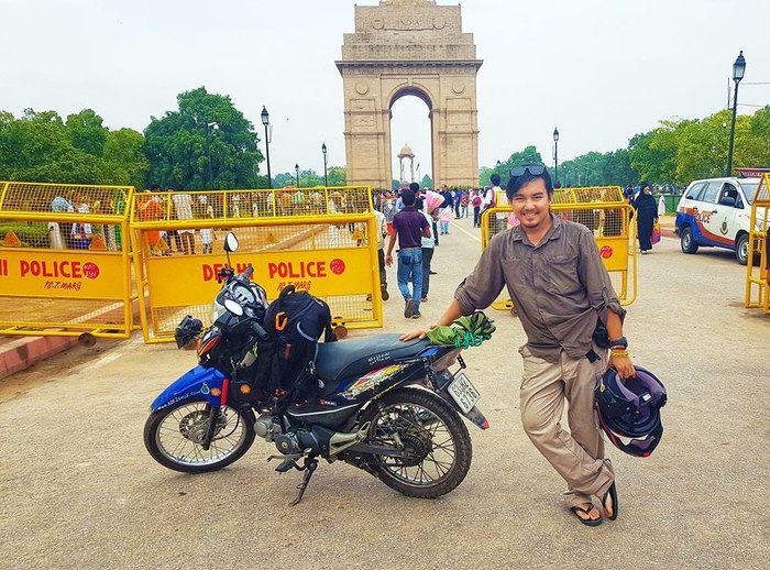Bức ảnh từng gây sốt cộng đồng mạng ghi lại chuyến đi 1.111 ngày vòng quanh thế giới của Trần Đặng Đăng Khoa.
