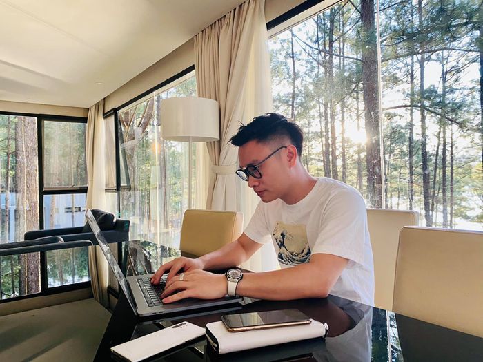 Doanh nhân Zet Under