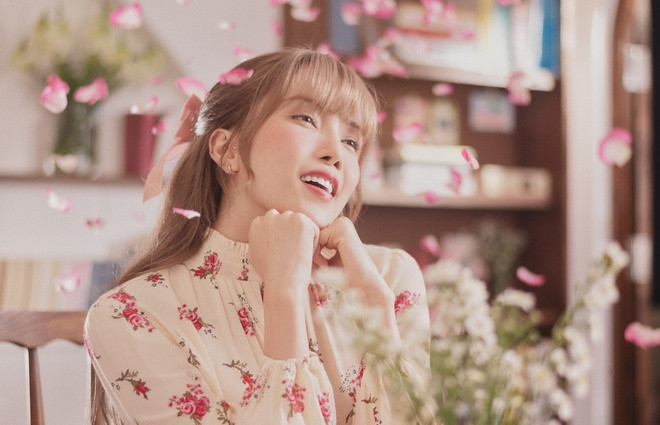 Không dừng lại ở một MV Love Rosie ngọt ngào với giai điệu pop R&B nhẹnhàng.