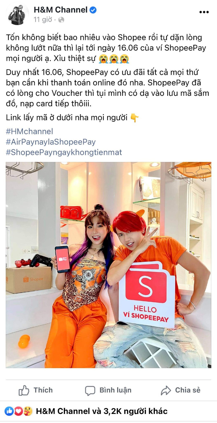 Nhìn nụ cười tươi không cần tưới của Lê Hùng và Bạch My là đủ biết cặp đôi đã có một ngày mua sắm “bội thu' thế nào