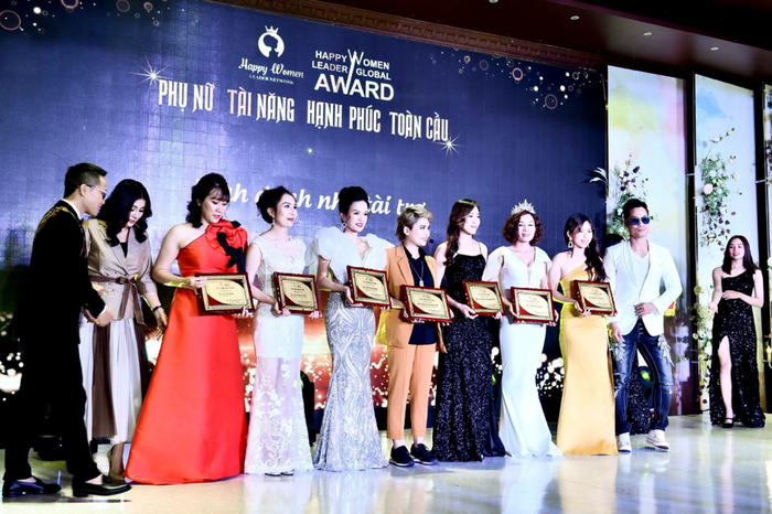 CEO Đậu Hương Thảo cùng thương hiệu của mình đã giành nhiều giải thưởng danh giá