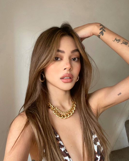 Tông nude là tông trang điểm đặc trưng của phong cách ABG. Đại diện nổi bật cho phong cách này phải kể đến ngôi sao Instagram Lily Maymac với phong cách ngọt ngào pha lẫn sexy trước cả khi ABG trở thành một trào lưu khắp thế giới. (Nguồn ảnh: Lily Maymac)