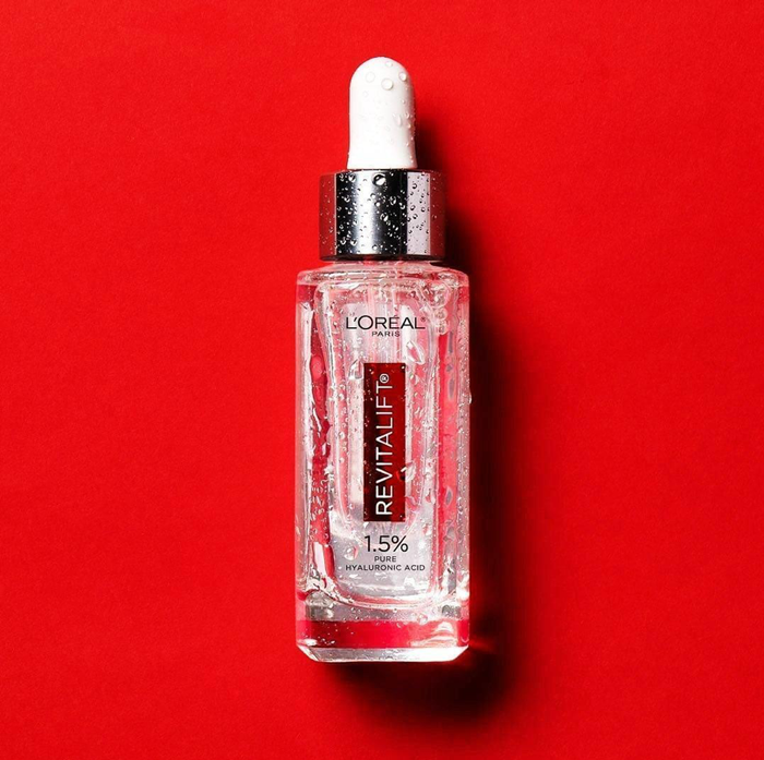 Tinh chất L'Oreal Paris pure Hyaluronic Acid 1,5% giá 618.000 đồng giảm chỉ còn 439.000 đồng.