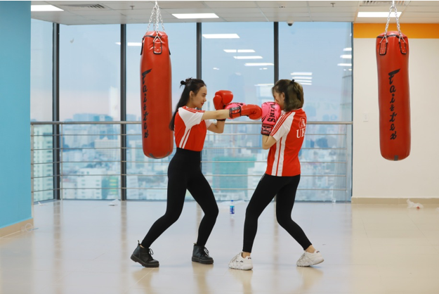 Dù học hay chơi, UEFers luôn 'chất'! Ảnh 6