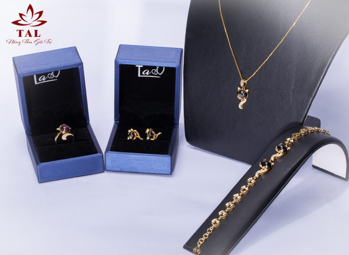 Một số sản phẩm đá quý mang thương hiệu Trang Kim Ngân (Tal)