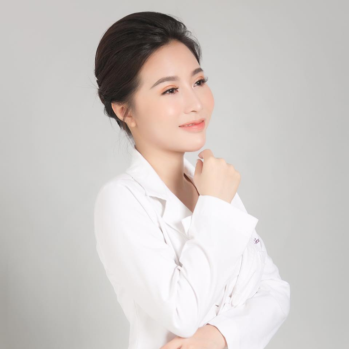 Chân dung bác sĩ trẻ xinh đẹp Ngô Kiều Khanh