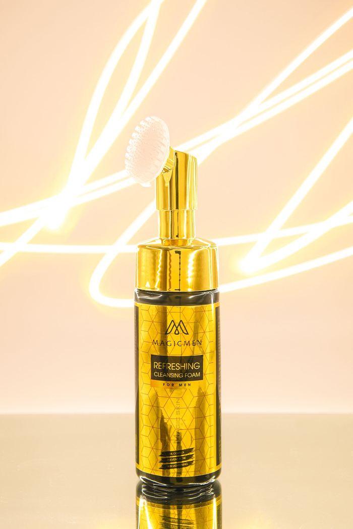 Sữa rửa mặt bọt biển Magic Skin có vỏ ngoài sang trọng, đẳng cấp