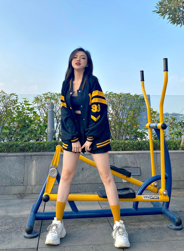 Phong cách thời trang thời thượng của hot mom Lê Hoàng Hà Phương Ảnh 2