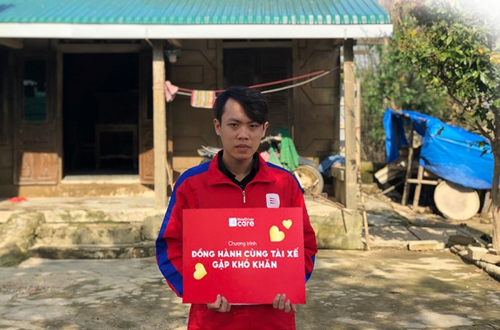 Anh Nguyễn Tý, tài xế của ShopeeFood tại Thừa Thiên-Huế có hoàn cảnh gia đình khó khăn nhận được hỗ trợ kịp thời từ chương trình