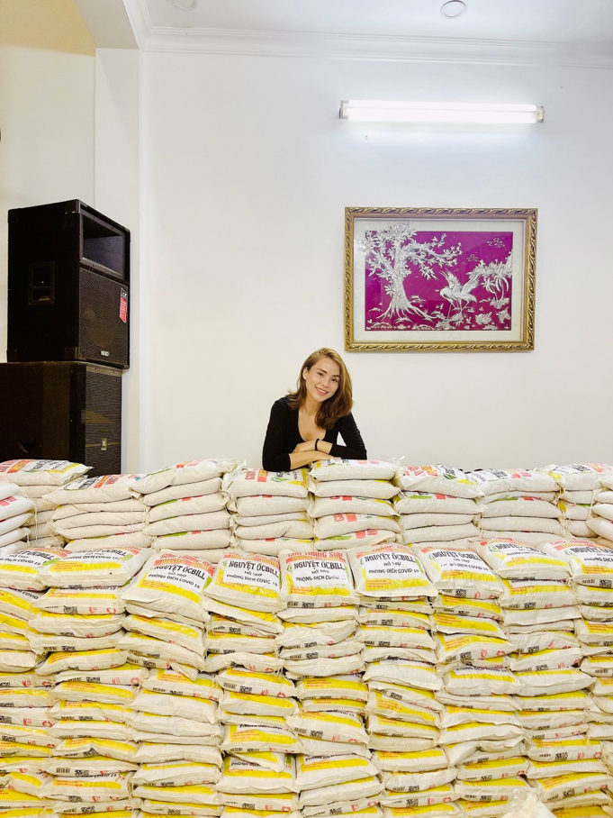 Nụ cười hạnh phúc của cô nàng khi giúp đỡ được cộng đồng