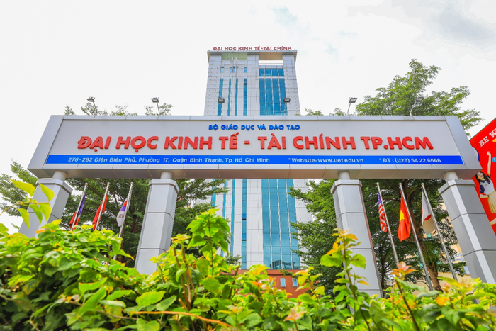 UEF là trường đại học nằm ngay trung tâm thành phố