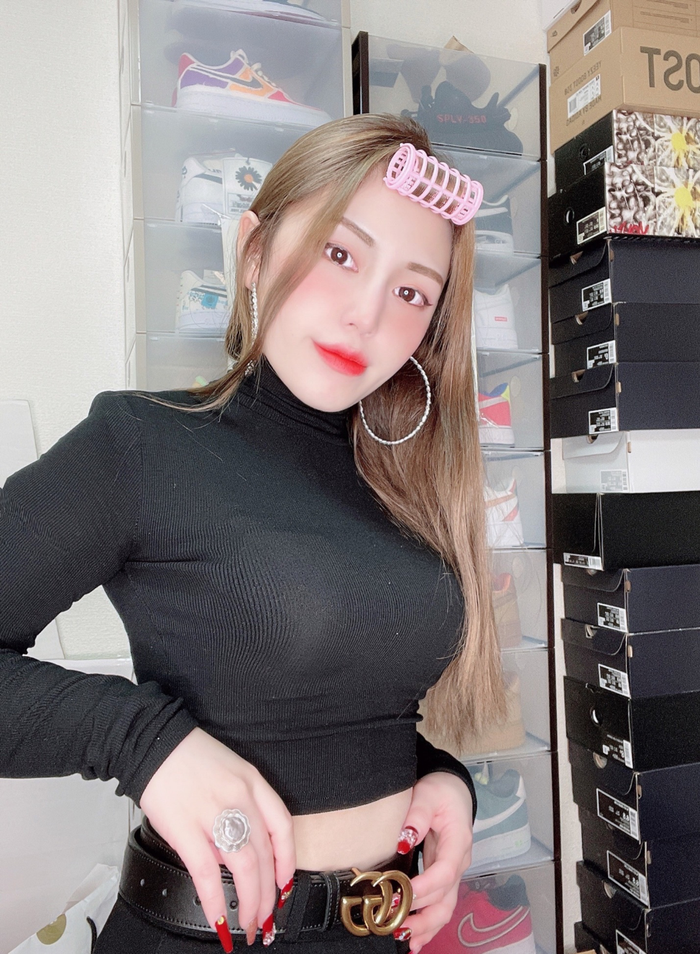 Hotgirl Hà Thành Nguyễn Phương Anh sở hữu bộ sưu tập giày vô cùng giá trị Ảnh 2