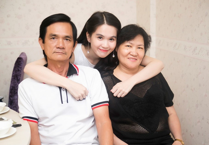 Ngọc Trinh hết lòng hiếu thuận với “Bảy Tòng và Sáu Phương”.