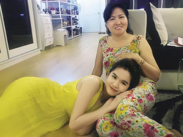 Bức ảnh Ngọc Trinh chia sẻ kèm “tâm thư” dành cho “Má Sáu Phương” trên fanpage cá nhân.