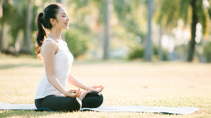 Luyện tập thể dục đều đặn là một trong những cách lành mạnh để đối phó với căng thẳng.