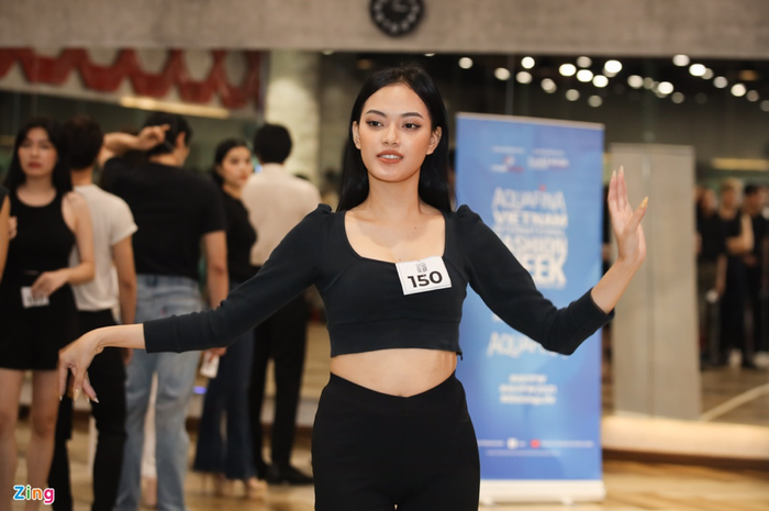 Buổi casting của 117 người mẫu ở Tuần lễ Thời trang Việt Nam Ảnh 10