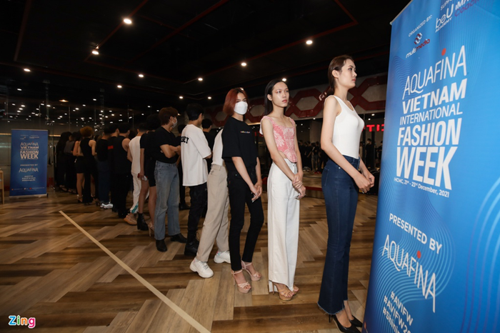 Buổi casting của 117 người mẫu ở Tuần lễ Thời trang Việt Nam Ảnh 4