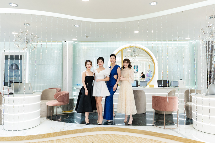 Jennifer Phạm và dàn mỹ nữ khoe sắc lộng lẫy tại sự kiện ra mắt DOJI Smart Ảnh 5