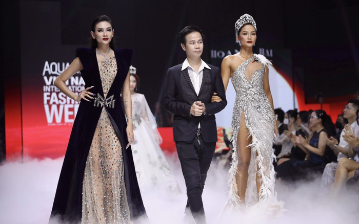 Dàn người đẹp diện đầm xuyên thấu trên sàn diễn Ảnh 2