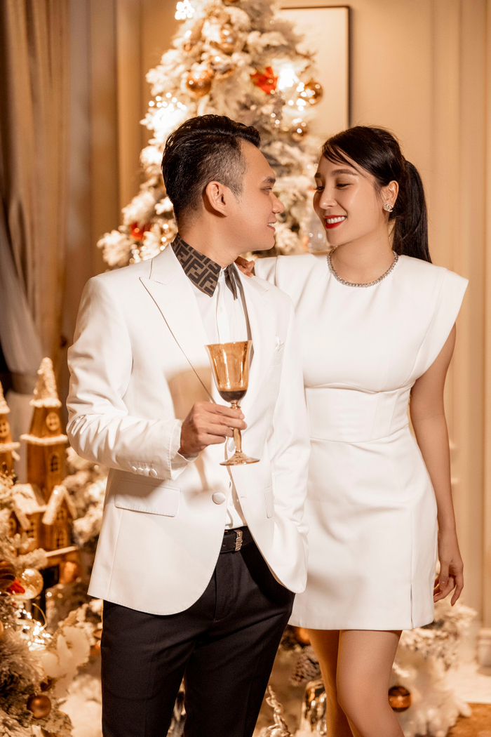 DJ Thảo Bebe – bà xã Khắc Việt mau chóng lấy lại vóc dáng sau khi sinh đôi 2 bé Dừa – Đu Đủ.
