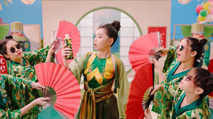 Bích Phương Nô lo Tết khi có trà Ô LONG Tea 