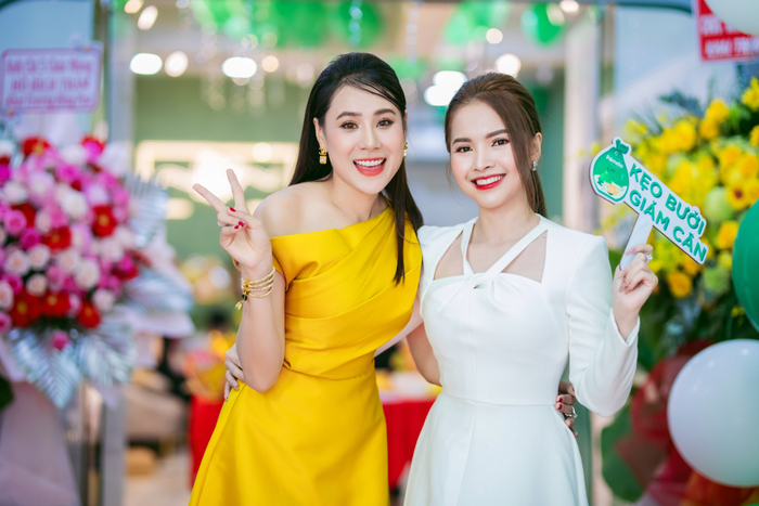 Diễn viên Hồ Bích Trâm tại sự kiện khai trương cửa hàng Hồ Bích Trâm House.