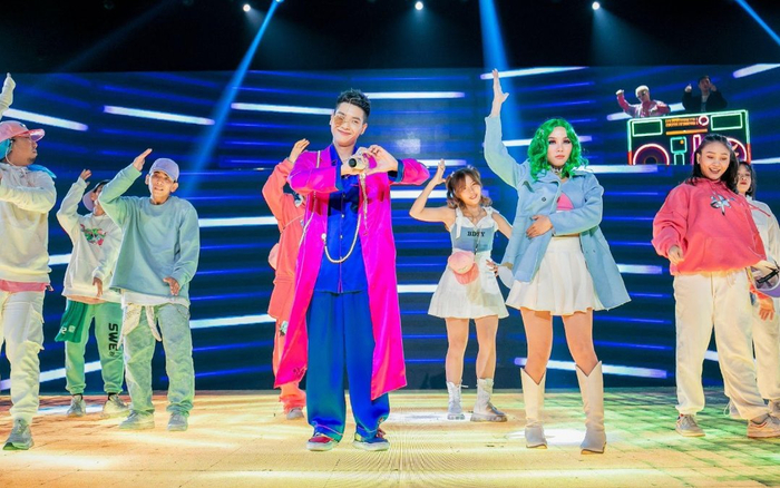 Quân A.P phá bỏ định kiến “chàng ca sĩ 1 màu