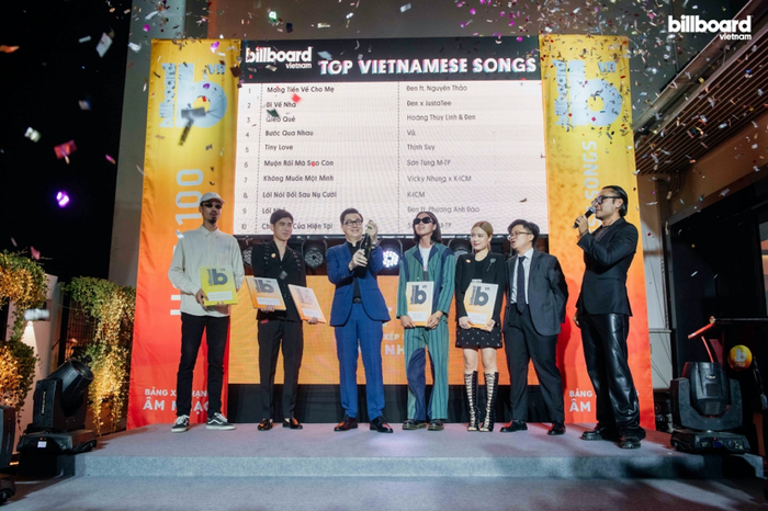 Giây phút chung vui của các nghệ sĩ Việt Nam tại sự kiện họp báo ra mắt BXH Billboard Việt Nam vào ngày 14/1/2022. Nguồn: Billboard Việt Nam.