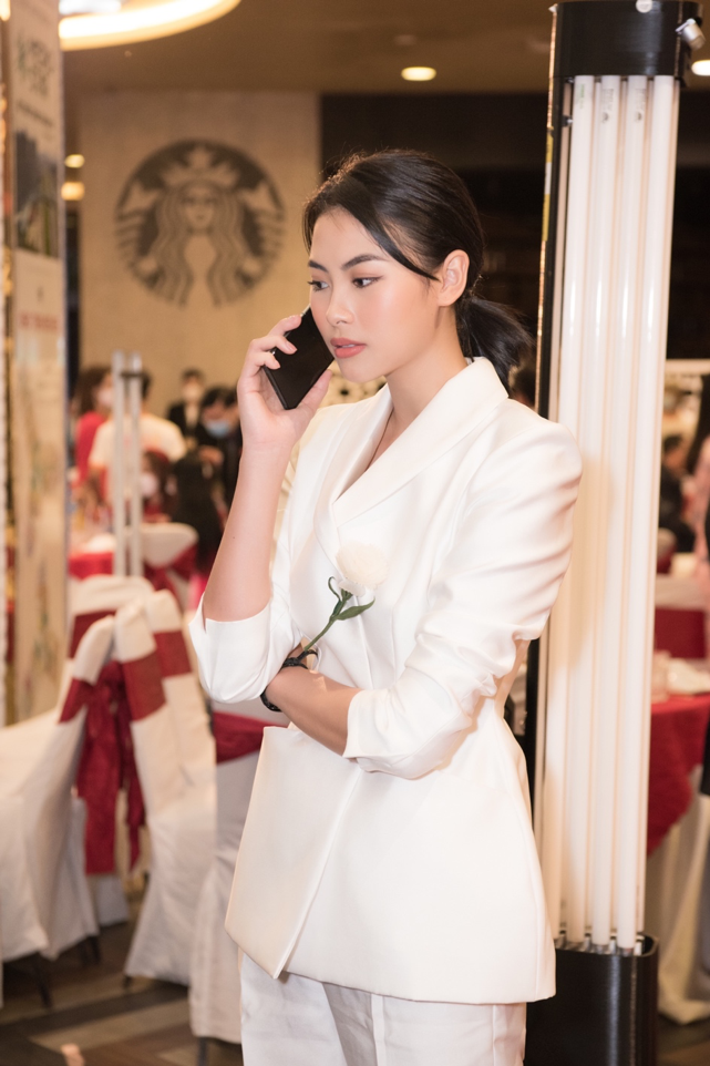 Đào Hà – Giám đốc Truyền thông Realcoin duyên dáng, thanh lịch trong sự kiện tại Leman Luxury