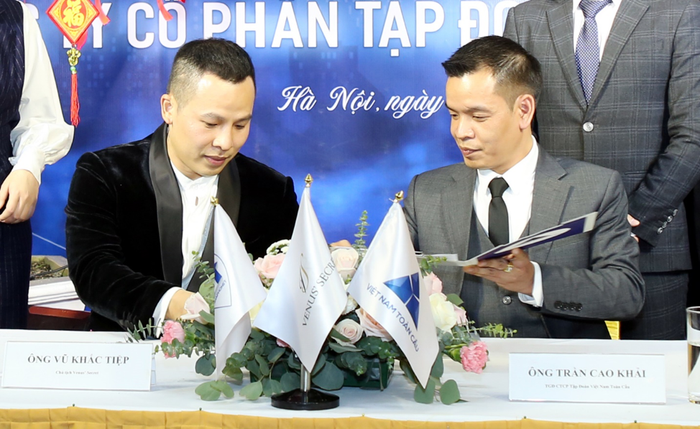 Chủ tịch Venus’ Secret – Ông Vũ Khắc Tiệp và Tổng giám đốc Nhaphonet.vn - Ông Trần Cao Khải ký kết hợp tác