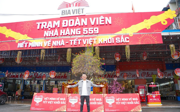Khắc Việt trải nghiệm tại trạm đoàn viên cho người về quê ăn Tết Ảnh 2
