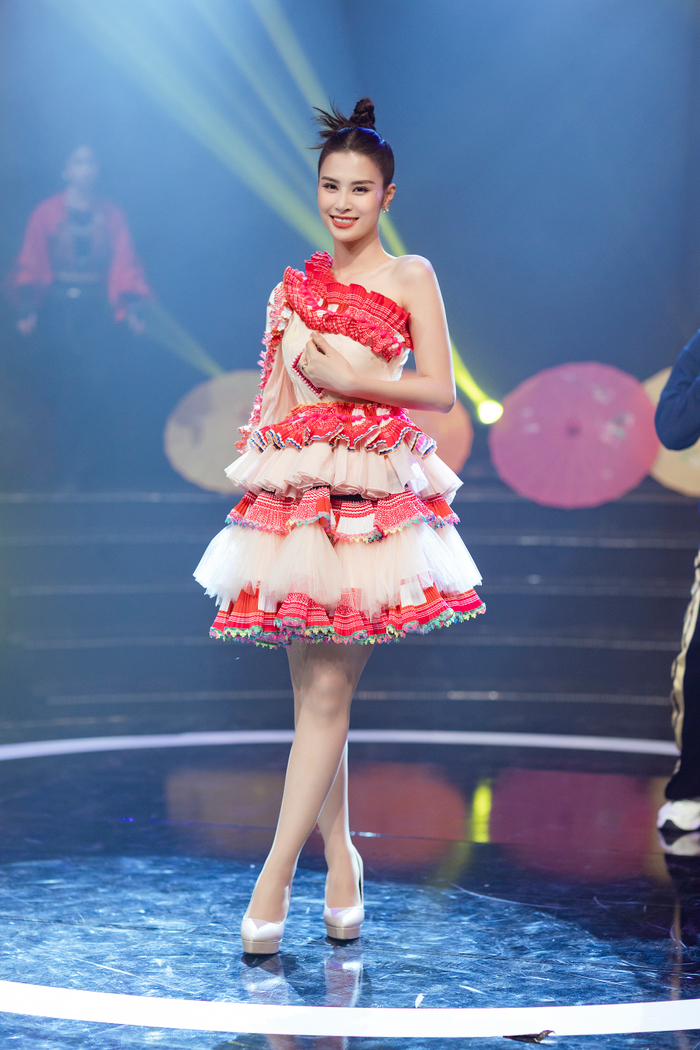 Stylist Khúc Mạnh Quân cùng dàn sao lộng lẫy của chương trình Tết 'Cảm Hứng Bất Tận' 2022 Ảnh 3