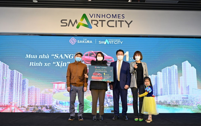 Vỡ òa trúng thưởng xe Vinfast khi mua căn hộ SA2 - The Sakura Ảnh 2
