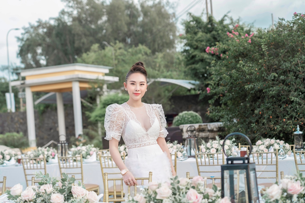 Hoa Hậu Doanh Nhân Nguyễn Cao Kim Anh trong buổi tiệc Thôi Nôi con gái Sunny Thiên Kim