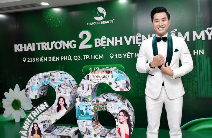 MC Nguyên Khang đảm nhận vai trò dẫn cắt cầu truyền hình trực tiếp cắt băng khai trương giữa 2 đầu cầu TPHCM và Hà Nội