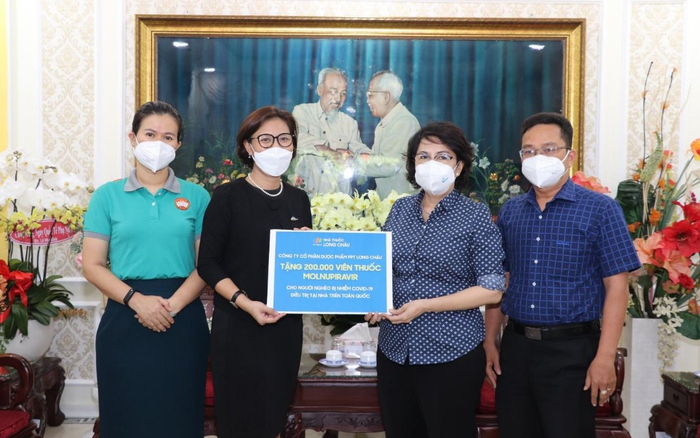 Chuỗi nhà thuốc FPT Long Châu tặng miễn phí 200.000 viên thuốc đặc trị Covid Molnupiravir cho người nghèo Ảnh 2