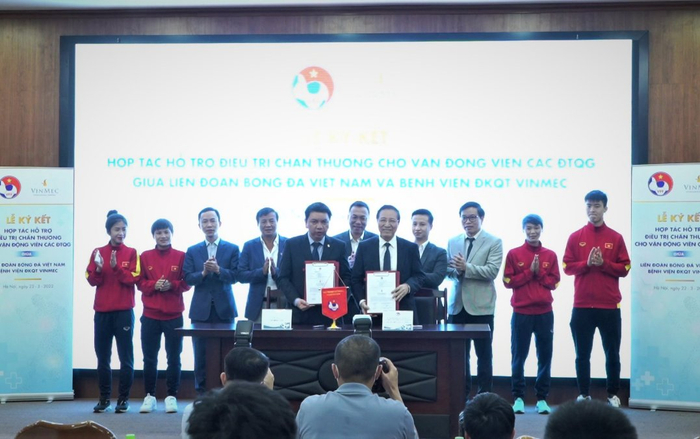 Lễ ký kết hợp tác hỗ trợ điều trị chấn thương cho đội tuyển Quốc gia giữa VFF và Vinmec Ảnh 2