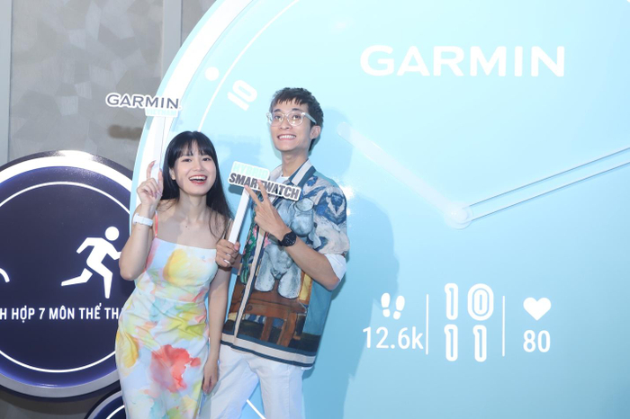 Cặp đôi Tizi & Đích Lép tại sự kiện ra mắt Garmin vívomove Sport