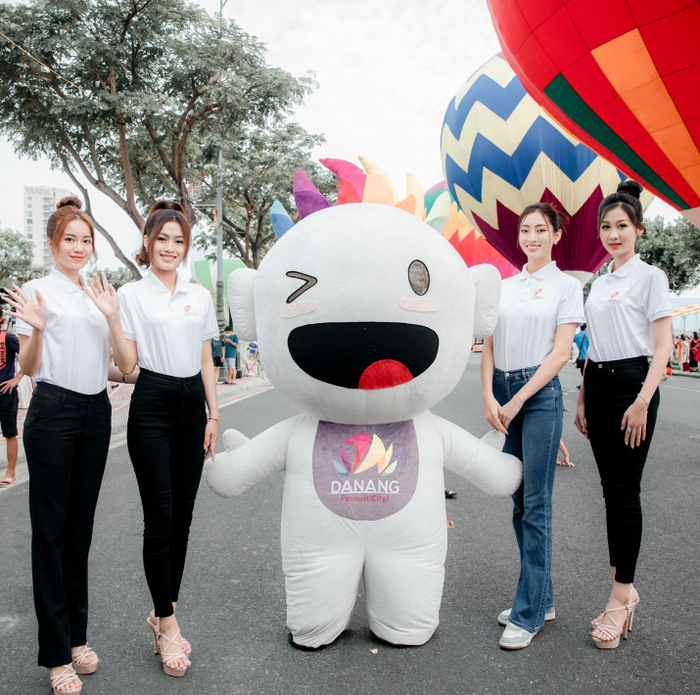 Hoa hậu Thế giới Việt Nam 2019 Lương Thuỳ Linh cùng Top 3 Hoa hậu Du lịch Đà Nẵng 2022 tham gia trải nghiệm khinh khí cầu 
