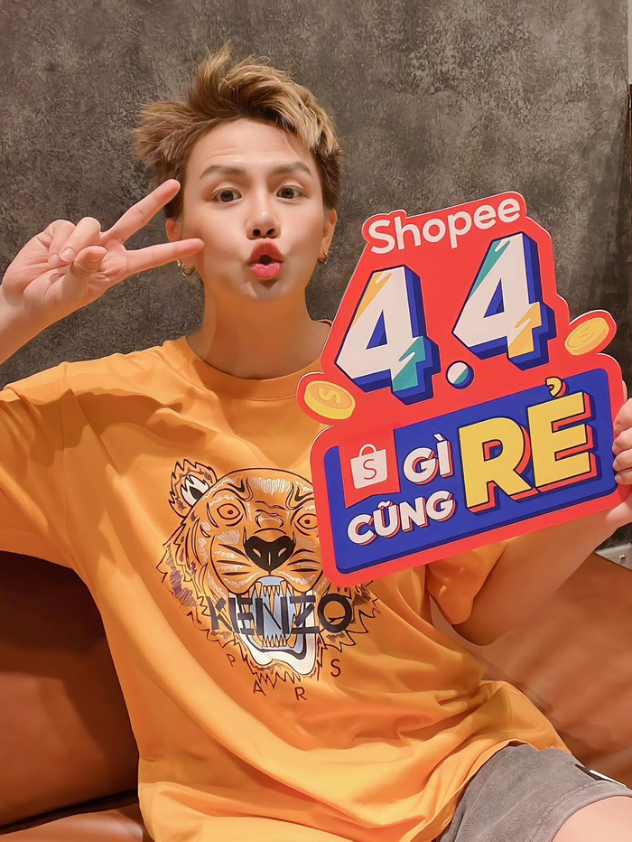 Bên cạnh những thông tin được chia sẻ vô cùng bổ ích, sự hài hước từ trong hơi thở của Duy Khánh cũng khiến người xem không khỏi cười bò. Từ câu chuyện “mùi hôi cánh” rần rần mạng xã hội thời gian qua đến cách chăm “boss” để có giấc ngủ yên, tất cả đều được nam diễn viên chia sẻ một cách hết sức “ô dề”. 