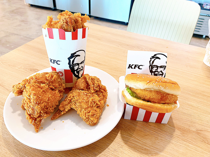 Một phần combo “mlem” như này mà còn được thêm giảm giá, hời quá đi chứ, chần chừ gì mà không chốt đơn bạn ơi.